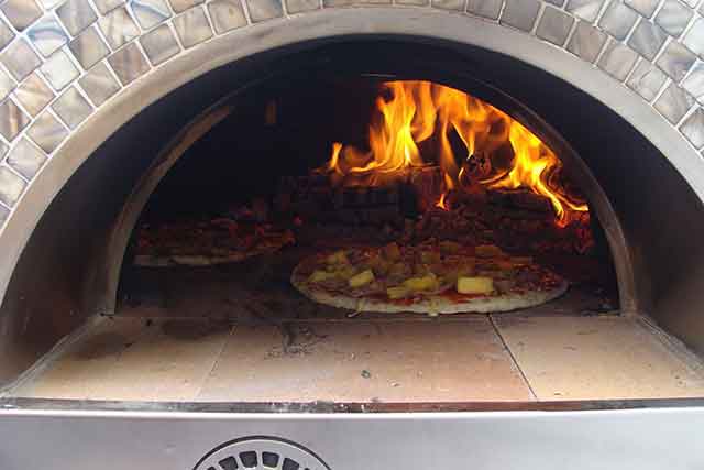 Pizza-oven-Chef-with-pizza